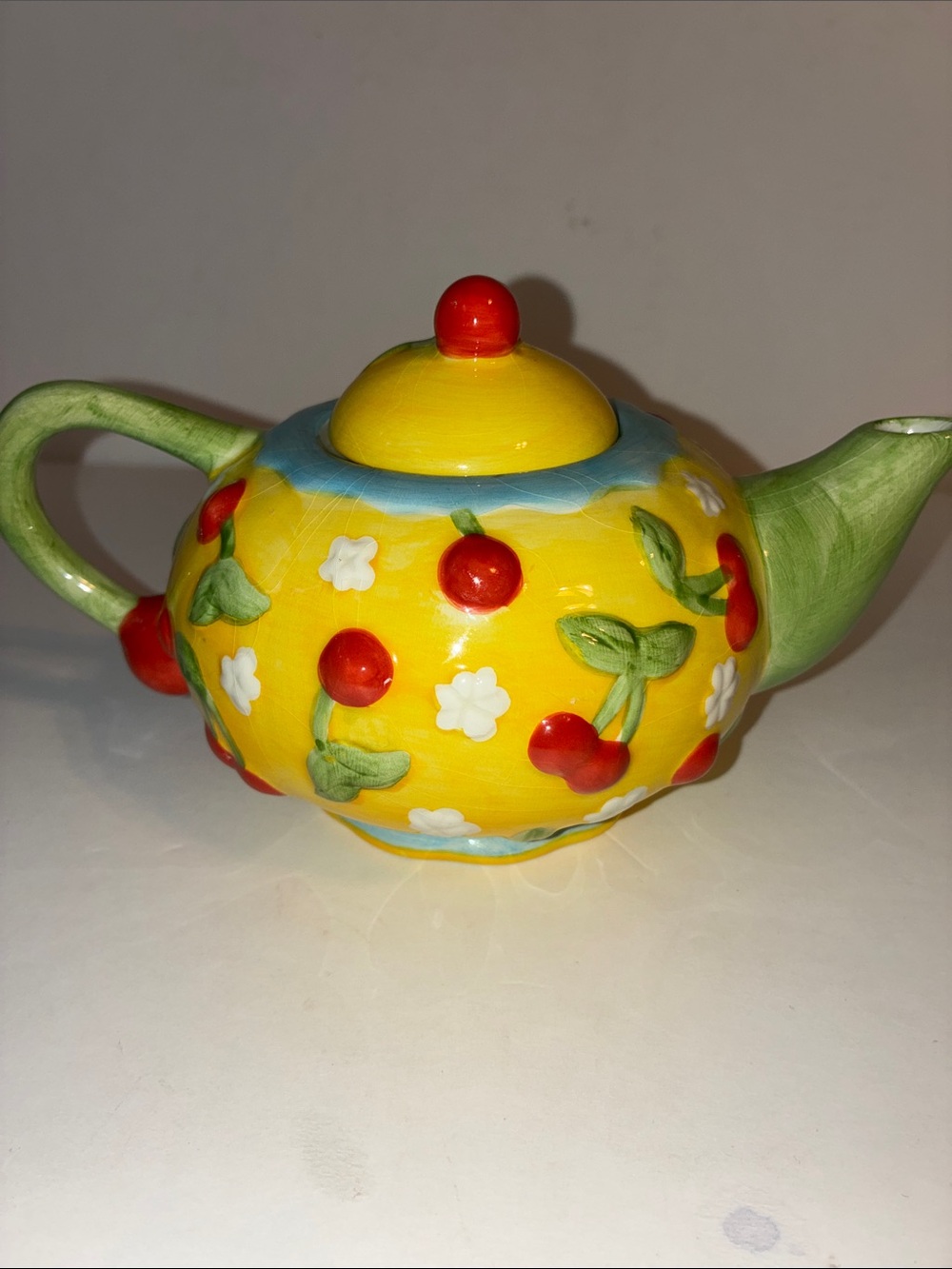 Oneida Country Bouquet, “Cherries Jubilee”, Mini Teapot - Picture 2 of 8